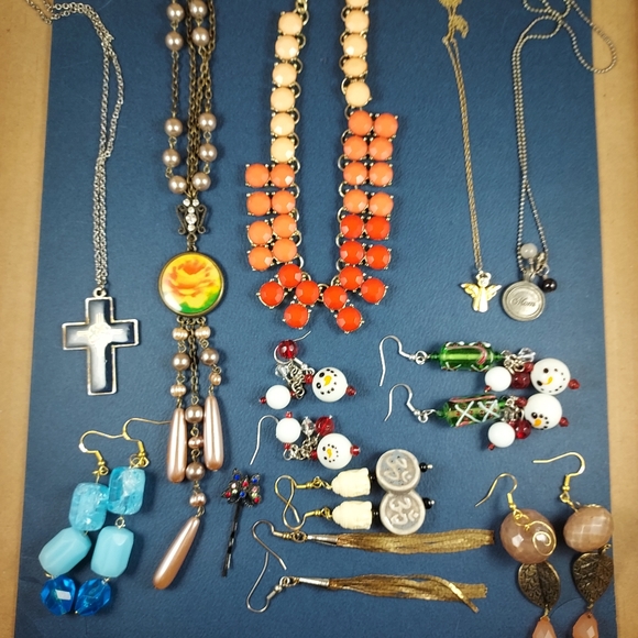 Assorted Jewelry Lot - Picture 9 of 16